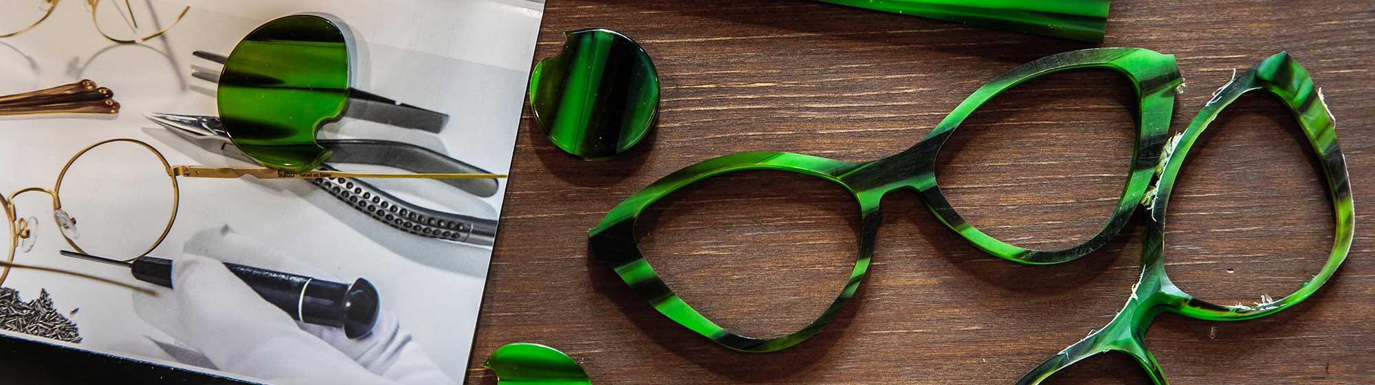 Création de lunettes en écailles vertes
