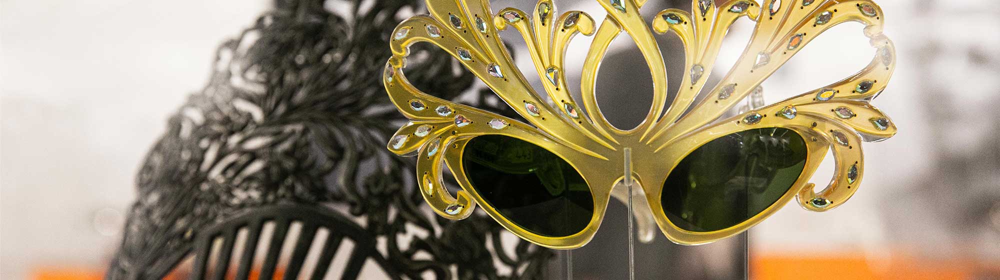 Masques en forme de lunettes