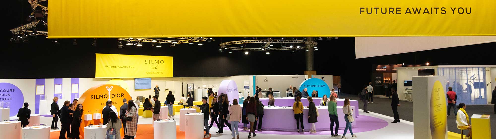 Stand avec les évènements du salon comme le SILMO d'or, le concours de design optique ou la Futurology