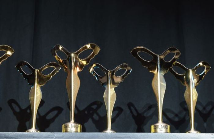 Trophées des SILMO d'Or, combinaison entre une silhouette aillée et une paire de lunettes
