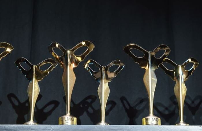 Trophées des SILMO d'Or, combinaison entre une silhouette aillée et une paire de lunettes