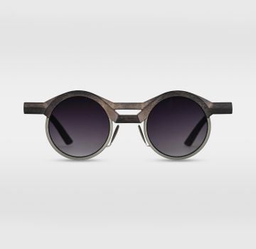 Lunettes de soleil rondes en bois avec verres foncés, gagnantes du Silmo d'Or 2021 dans la catégorie lunettes de soleil "Designer"