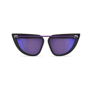 Lunettes de soleil œil-de-chat violettes audacieuses au design futuriste, mettant en avant les tendances innovantes en lunetterie, lauréat du PRIX SPÉCIAL DU JURY des SILMO d'Or 2022