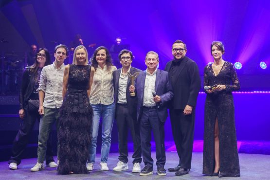 Lauréats du SILMO d'Or dans la catégorie Lunettes de soleil 'Marques & Griffes' recevant leur prix