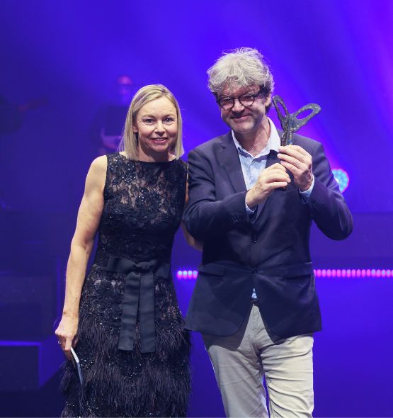 Lauréat du SILMO d'Or "Prix RSE" recevant son prix