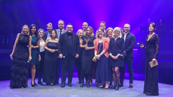 Lauréats du SILMO d'Or dans la catégorie Vision posant avec leur trophée
