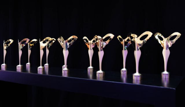 Trophées des SILMO d'Or, combinaison entre une silhouette aillée et une paire de lunettes