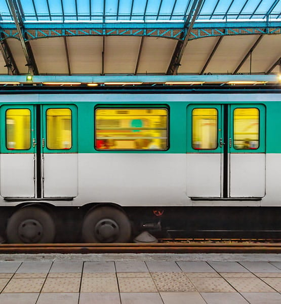 Un métro dans Paris